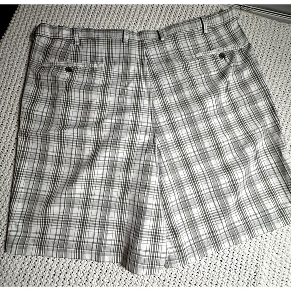 Haggar Mens Cool 18 Performance Short Flat Front White/Gray Plaid Size 46 - Picture 2 of 6
